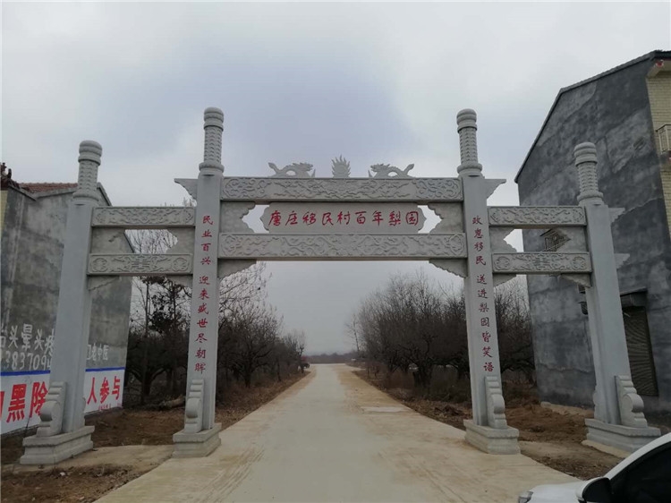 農村村口三門石牌樓價格